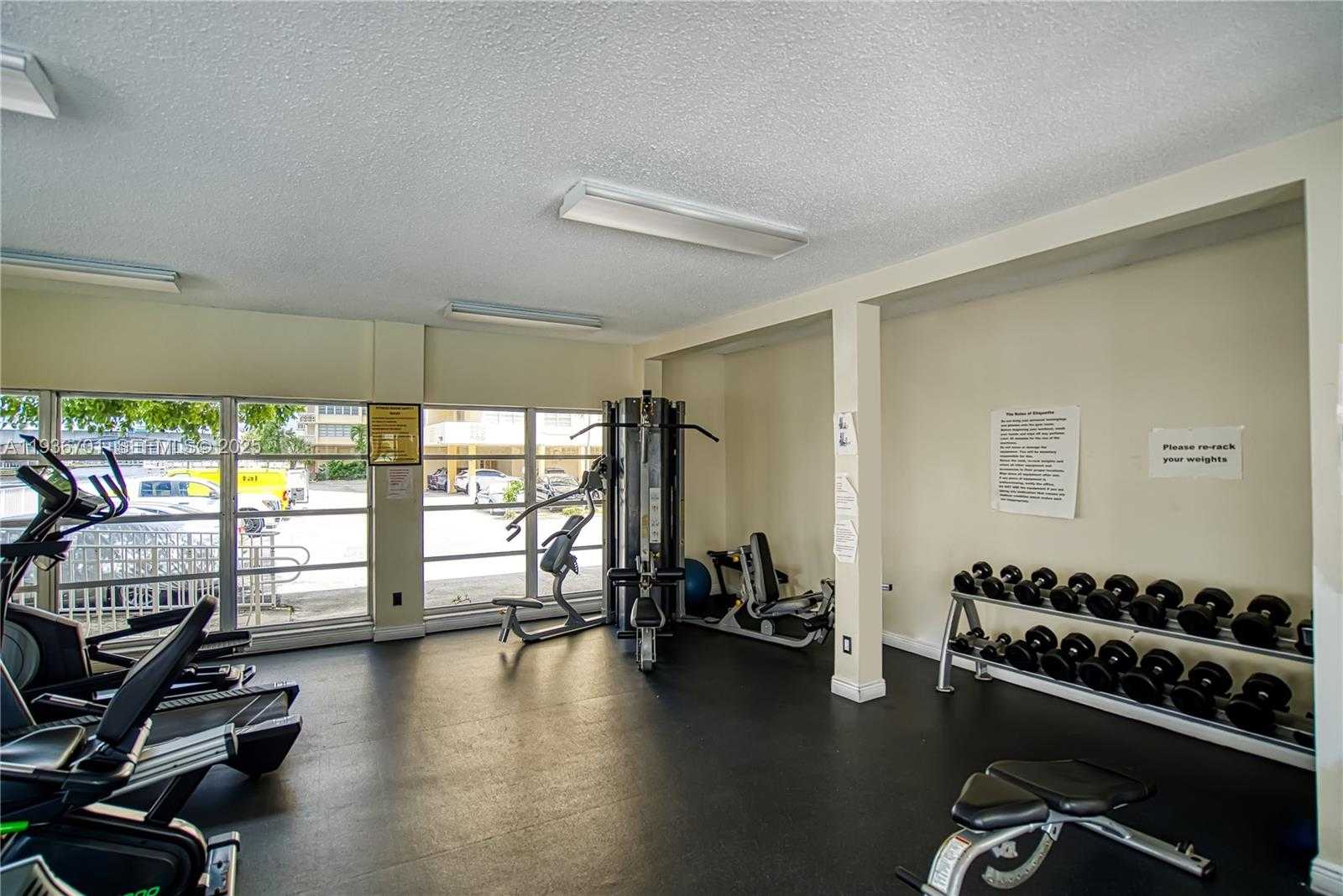 Small Image of 1833 SOUTH OCEAN DR #902, Hallandale Beach Number 31