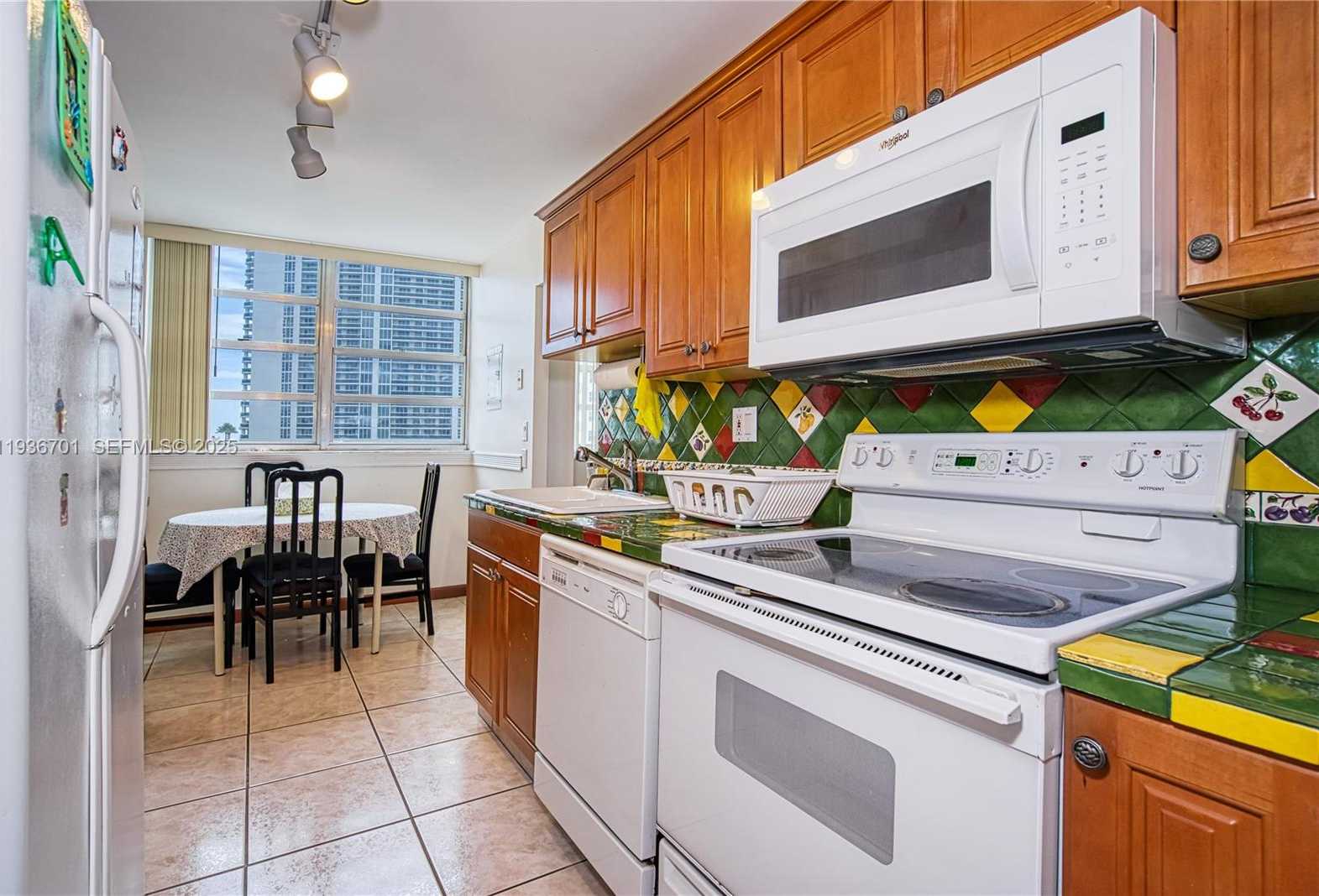 Small Image of 1833 SOUTH OCEAN DR #902, Hallandale Beach Number 5