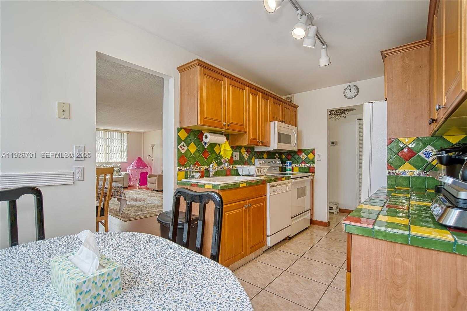 Small Image of 1833 SOUTH OCEAN DR #902, Hallandale Beach Number 6