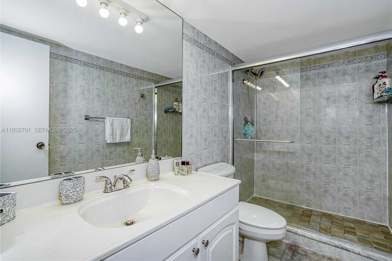 Small Image of 1833 SOUTH OCEAN DR #902, Hallandale Beach Number 7