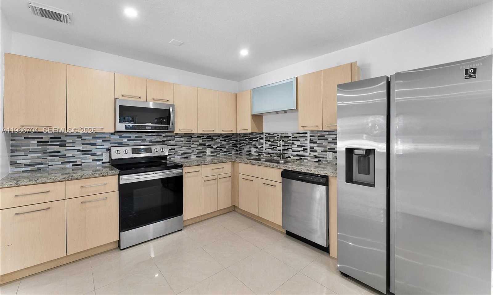 Small Image of 300 SOUTH WEST 11TH CT, Fort Lauderdale Number 11