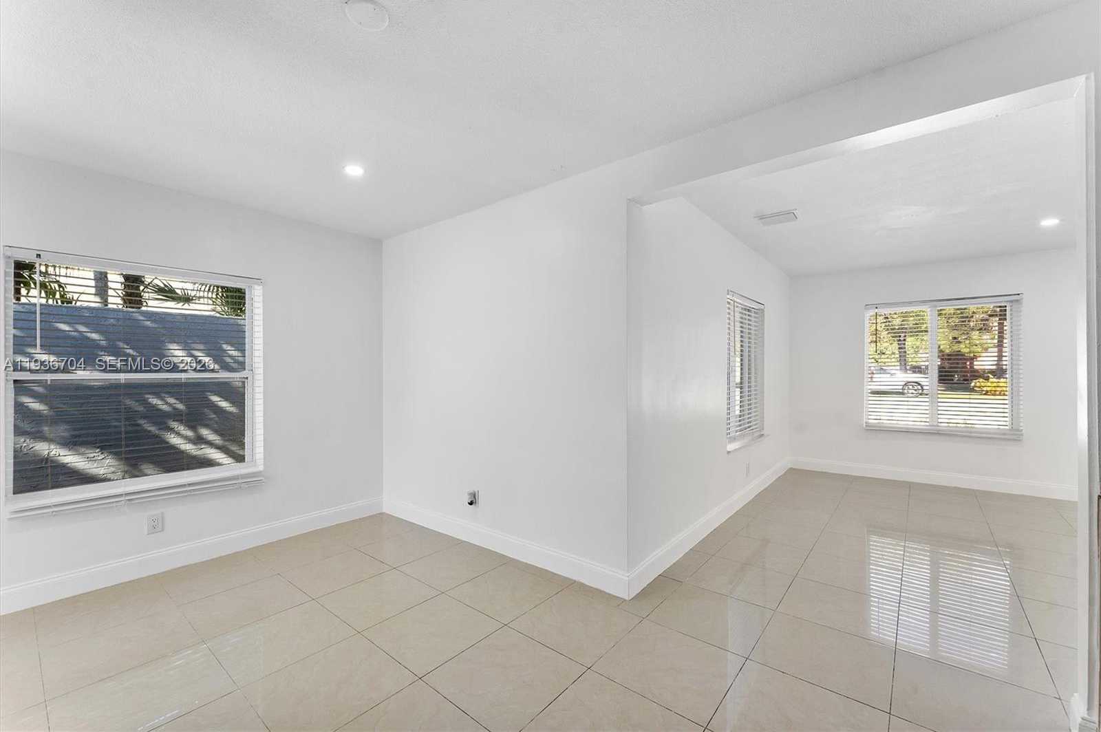 Small Image of 300 SOUTH WEST 11TH CT, Fort Lauderdale Number 13