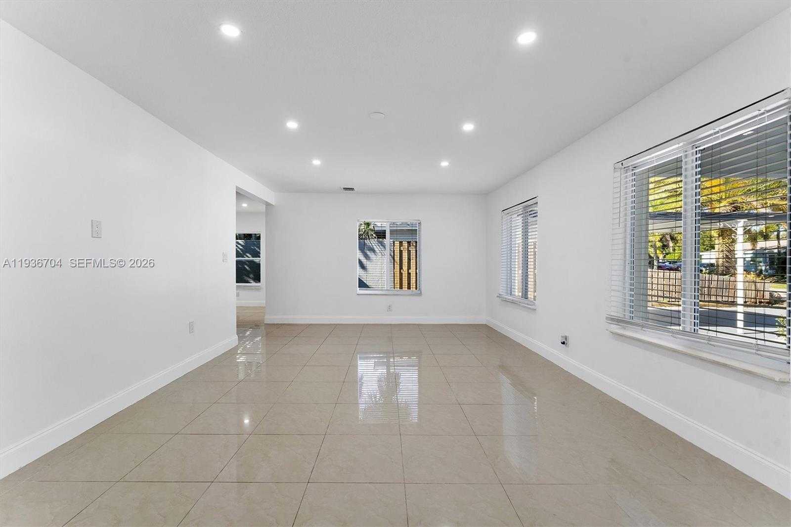 Small Image of 300 SOUTH WEST 11TH CT, Fort Lauderdale Number 14