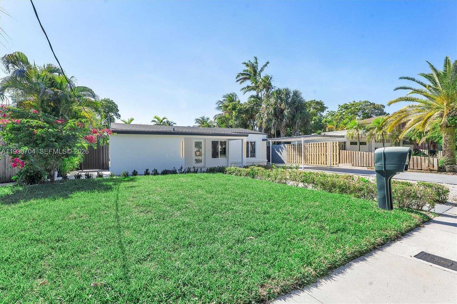 Small Image of 300 SOUTH WEST 11TH CT, Fort Lauderdale Number 2