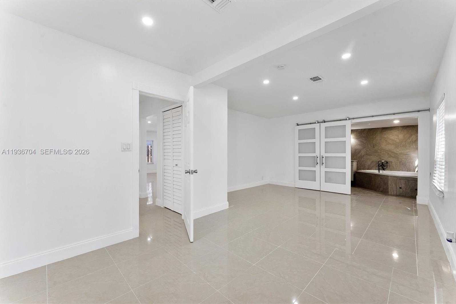 Small Image of 300 SOUTH WEST 11TH CT, Fort Lauderdale Number 23