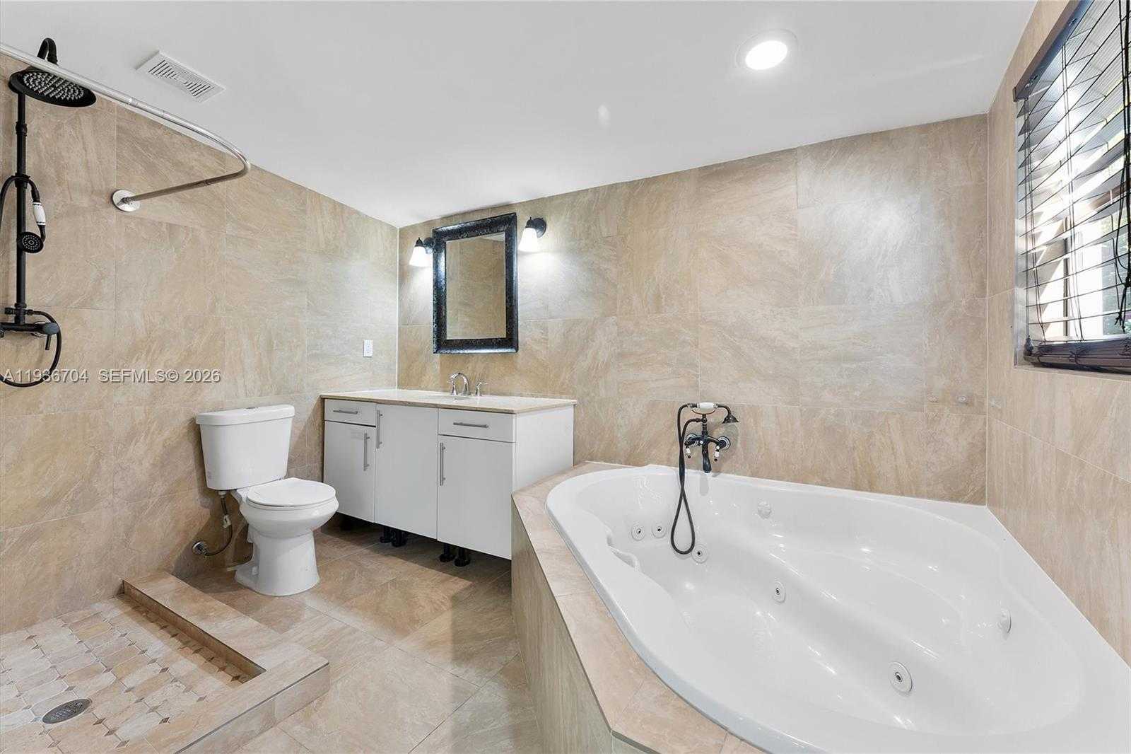 Small Image of 300 SOUTH WEST 11TH CT, Fort Lauderdale Number 26