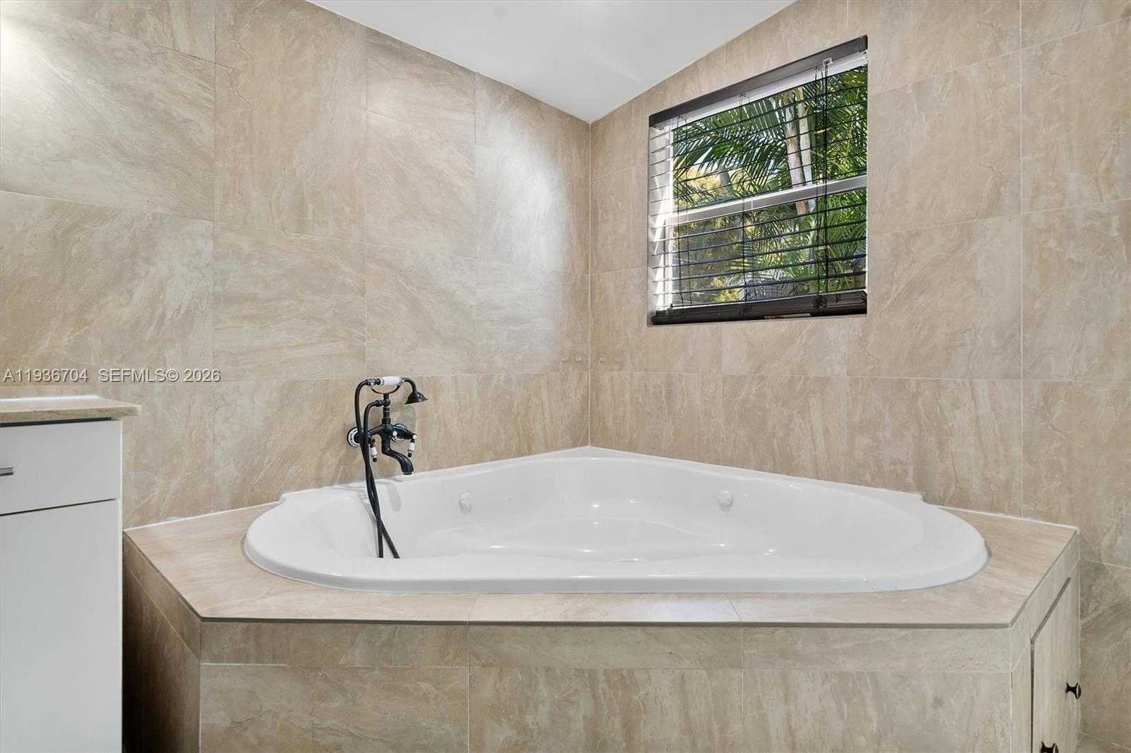 Small Image of 300 SOUTH WEST 11TH CT, Fort Lauderdale Number 28