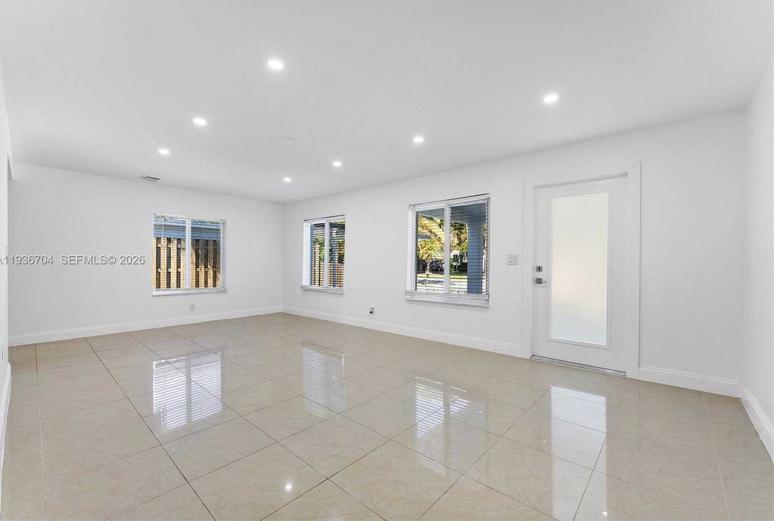 Small Image of 300 SOUTH WEST 11TH CT, Fort Lauderdale Number 5