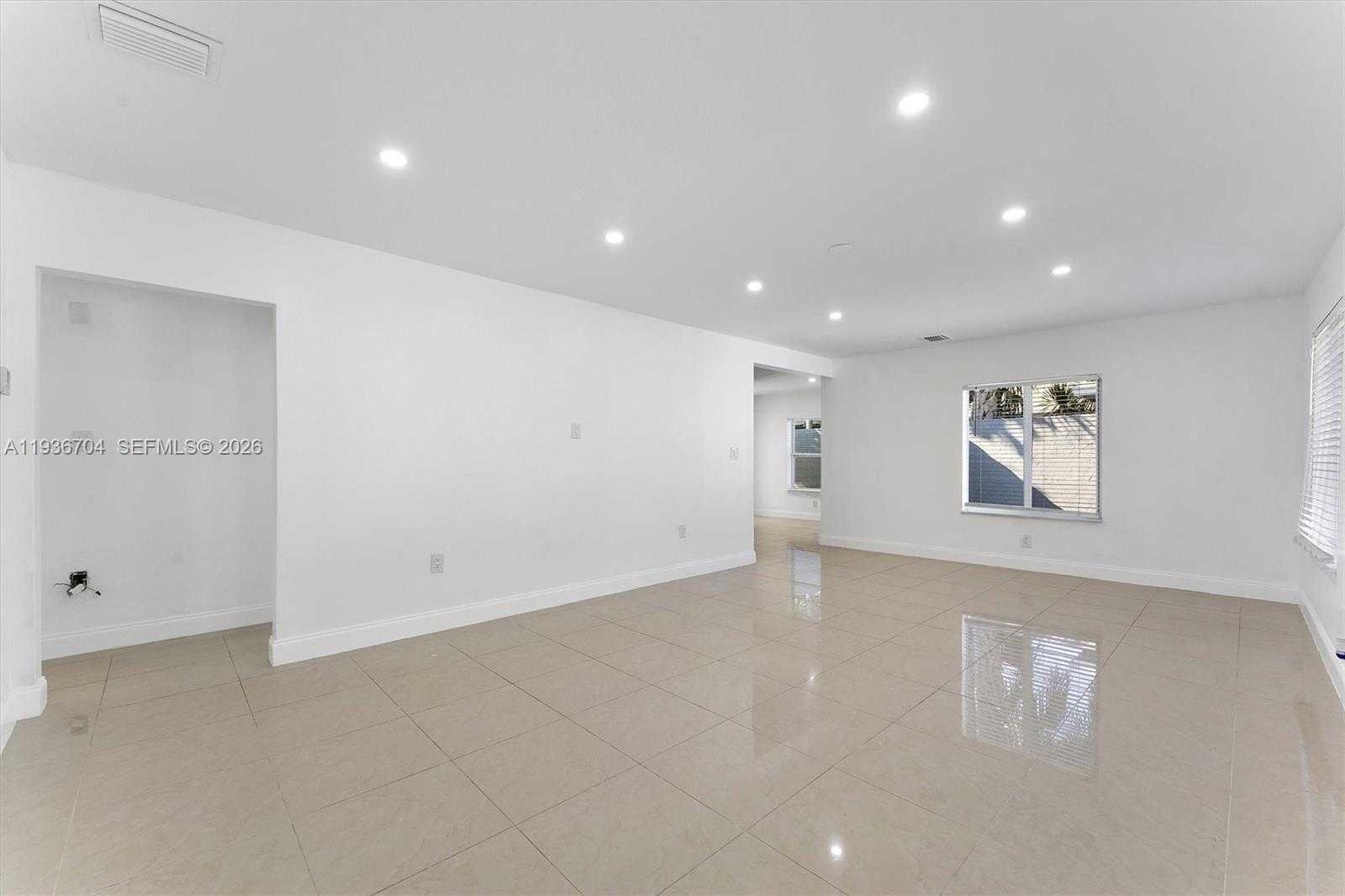 Small Image of 300 SOUTH WEST 11TH CT, Fort Lauderdale Number 6