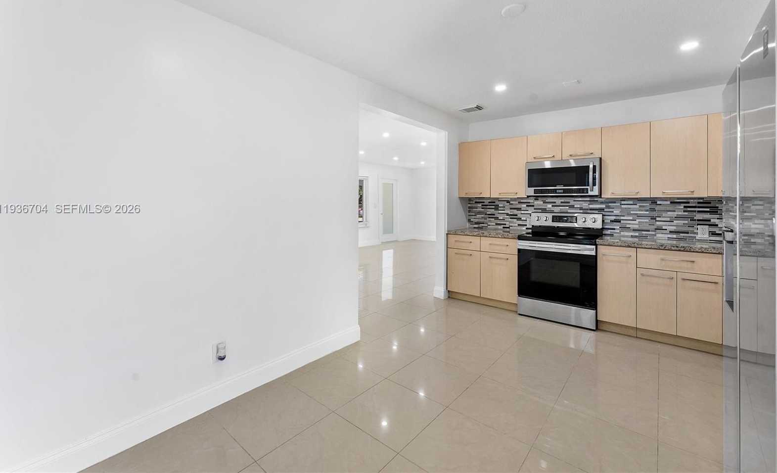 Small Image of 300 SOUTH WEST 11TH CT, Fort Lauderdale Number 9