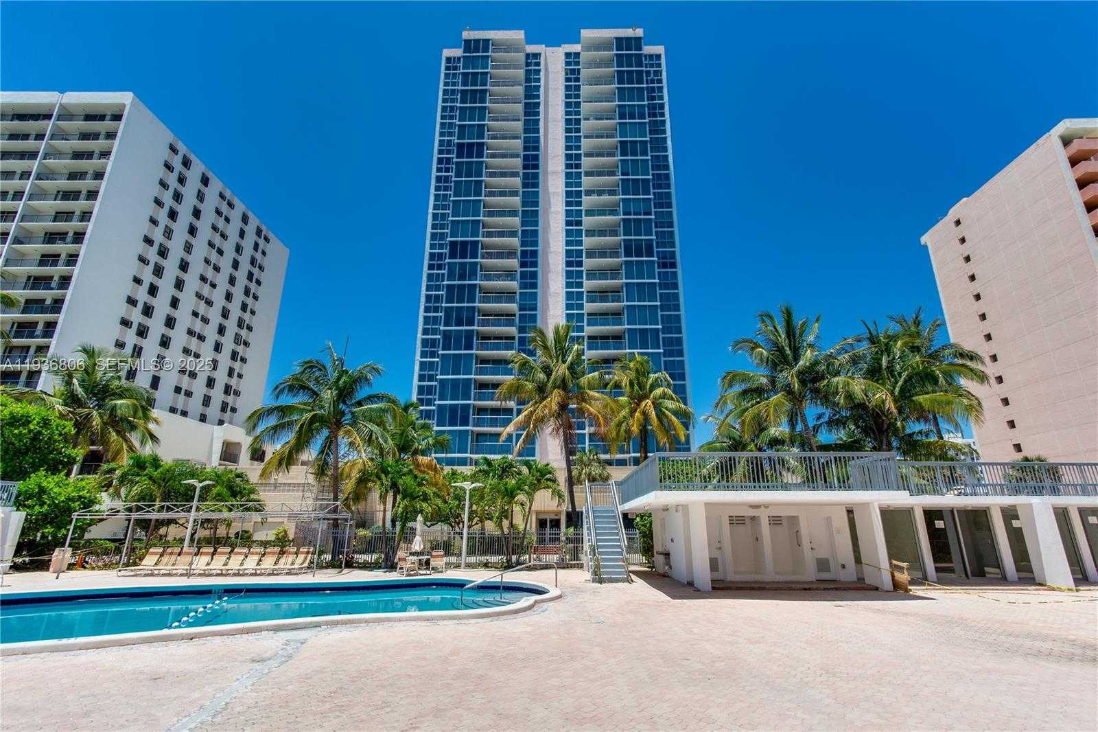 Small Image of 2655 COLLINS AVE #1710, Miami Beach Number 18