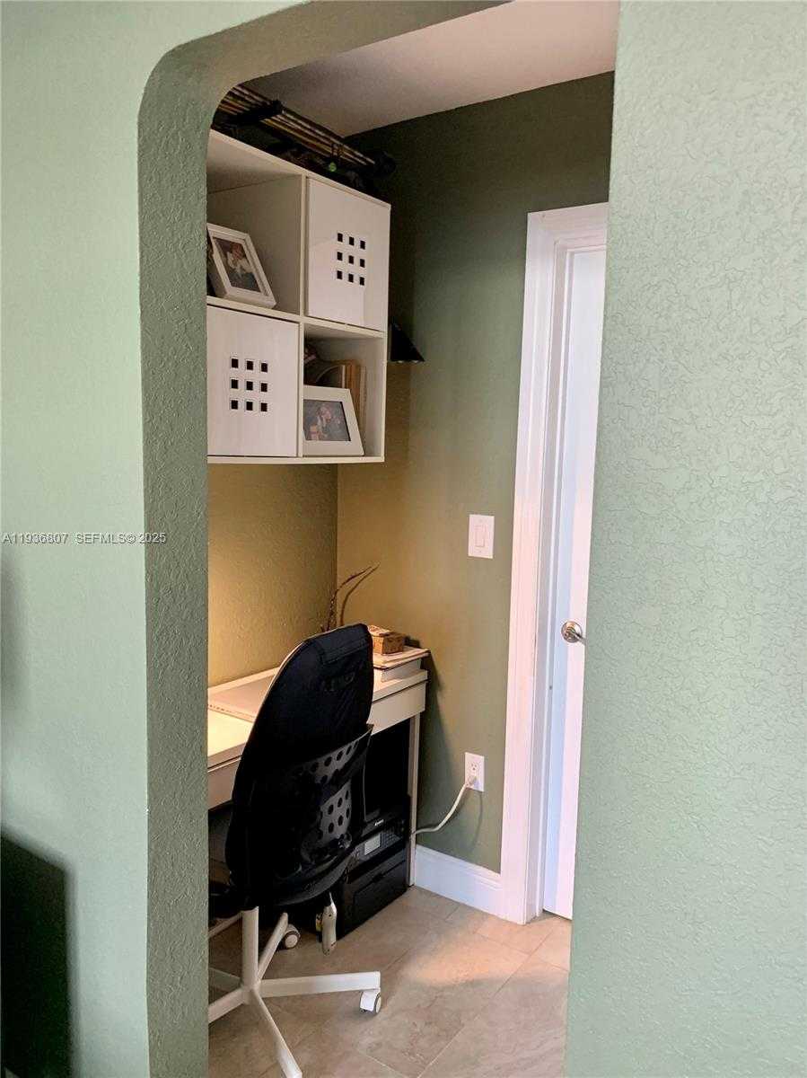 Small Image of 3000 MARCOS DR #P512, Aventura Number 13