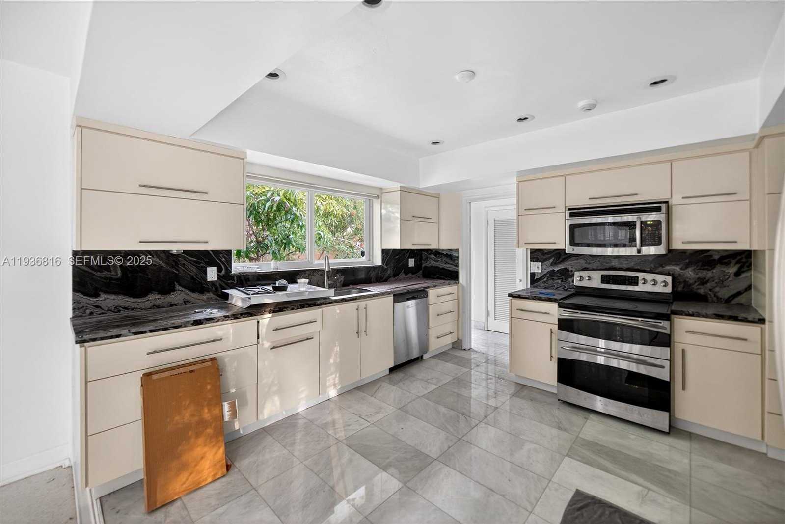 Imagen de Pequeño Objeto