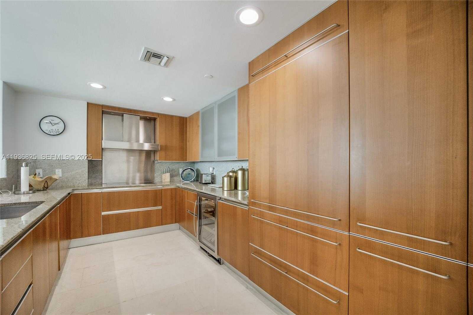 Small Image of 2627 SOUTH BAYSHORE DR #1602, Miami Number 6