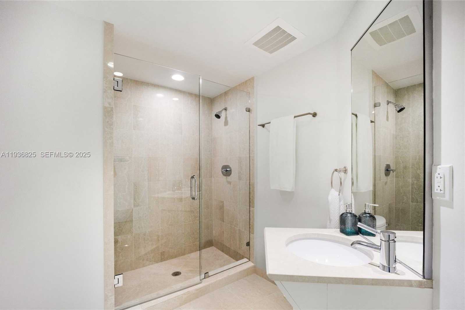 Small Image of 2627 SOUTH BAYSHORE DR #1602, Miami Number 7