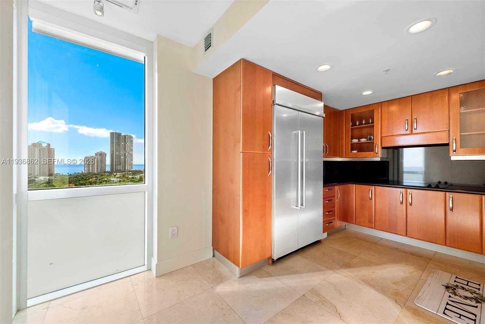 Small Image of 19400 TURNBERRY WAY #1611, Aventura Number 11