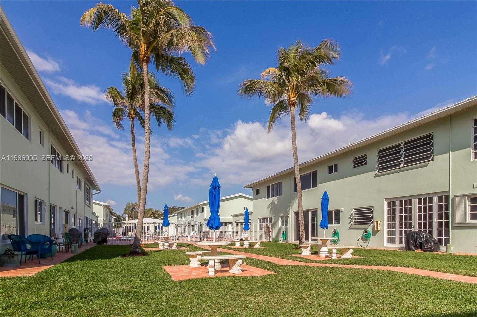 Small Image of Lauderdale By The Sea Number 4