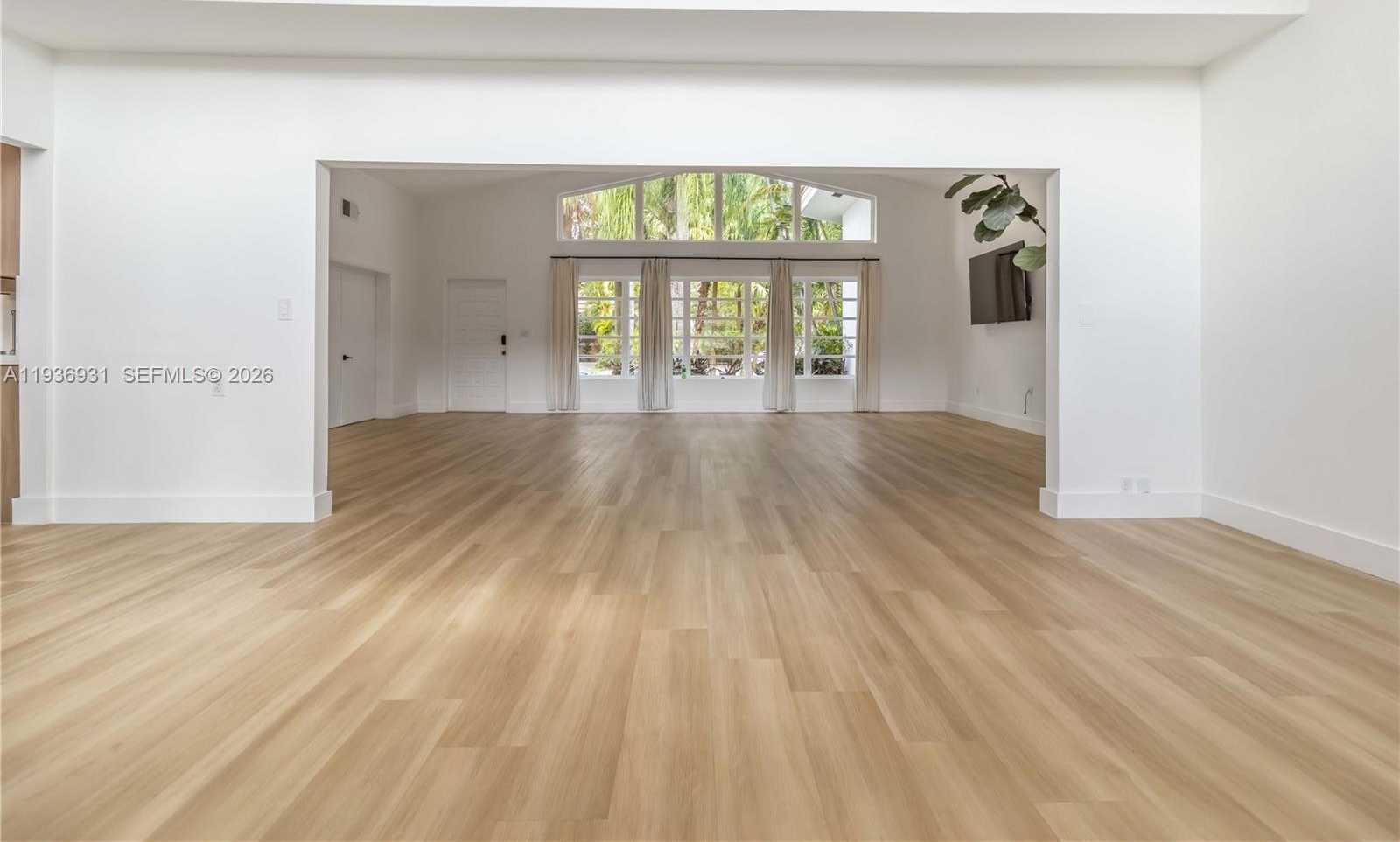 Small Image of 900 BELLE MEADE ISLAND DR, Miami Number 11