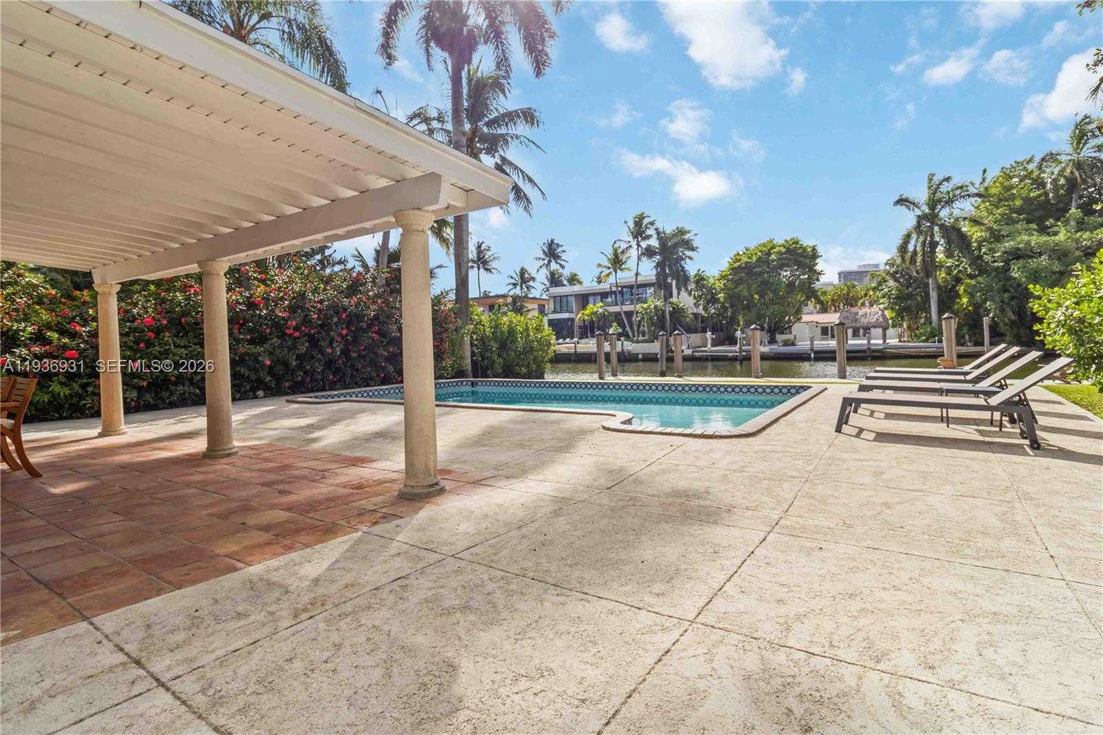 Small Image of 900 BELLE MEADE ISLAND DR, Miami Number 12