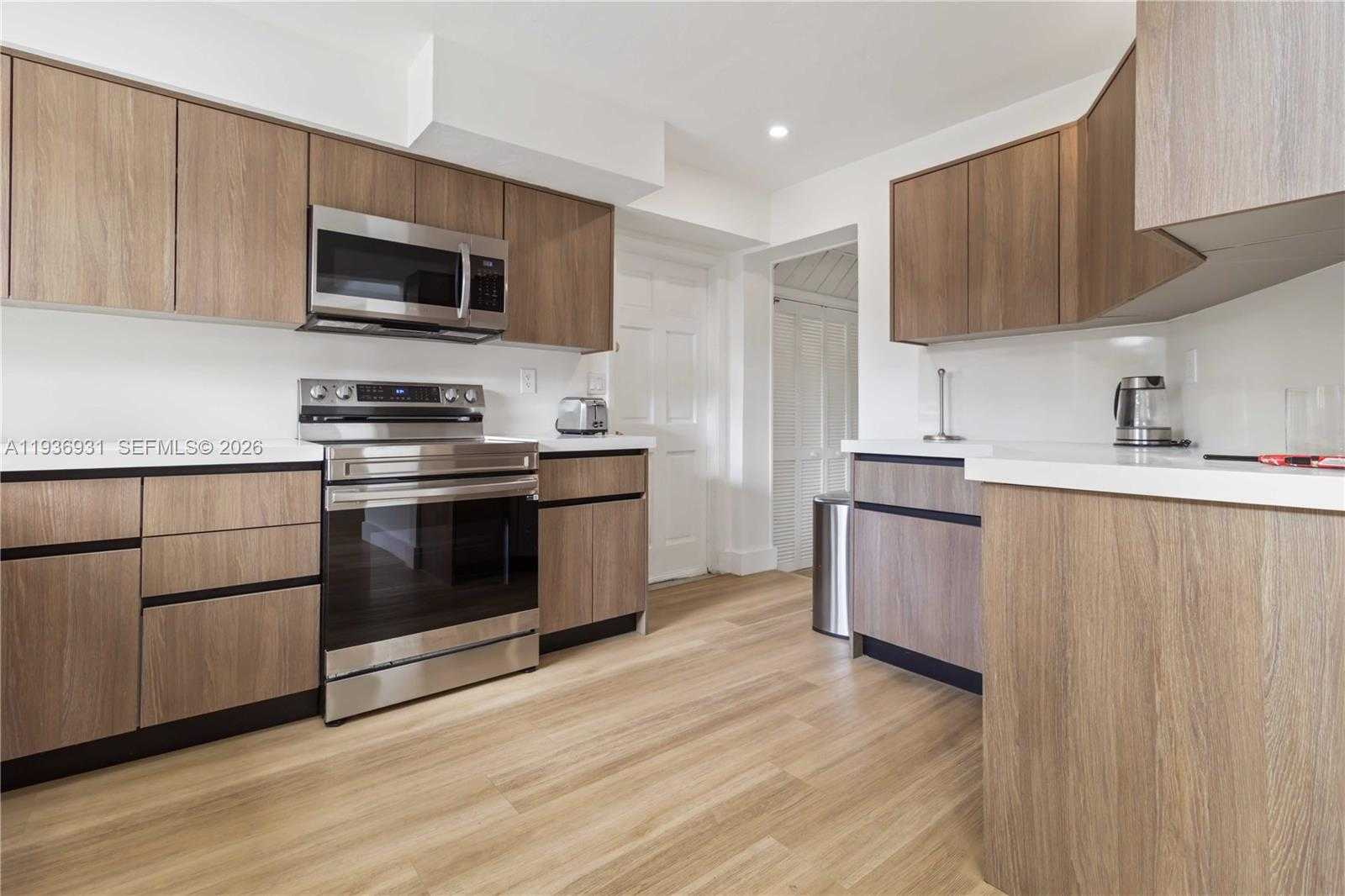 Small Image of 900 BELLE MEADE ISLAND DR, Miami Number 4