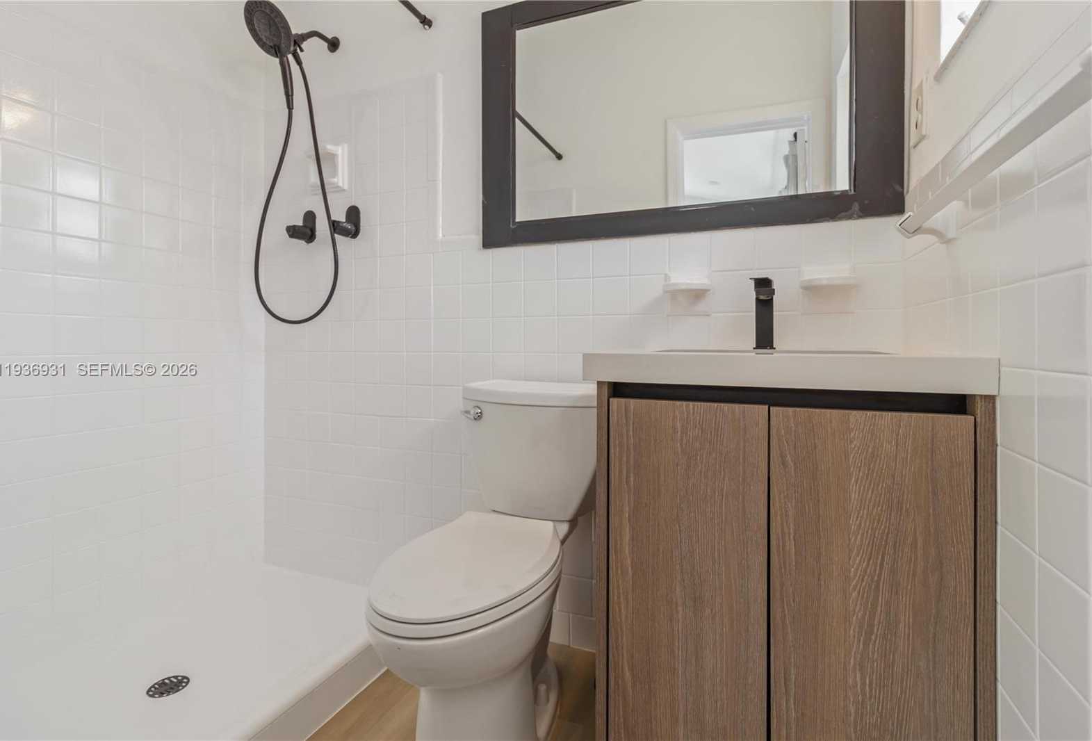 Small Image of 900 BELLE MEADE ISLAND DR, Miami Number 7