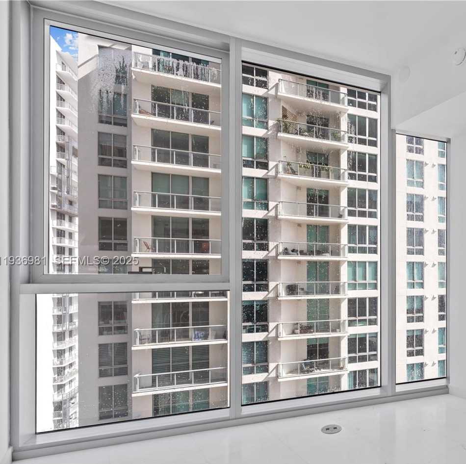 Small Image of 300 BISCAYNE BLVD WAY #3201, Miami Number 11