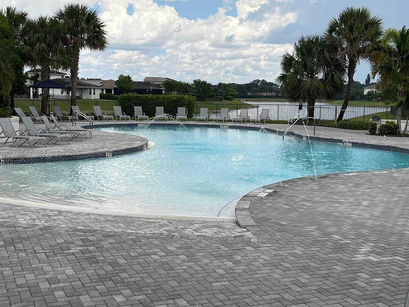 Small Image of 4317 LAGO DR #4317, Deerfield Beach Number 33