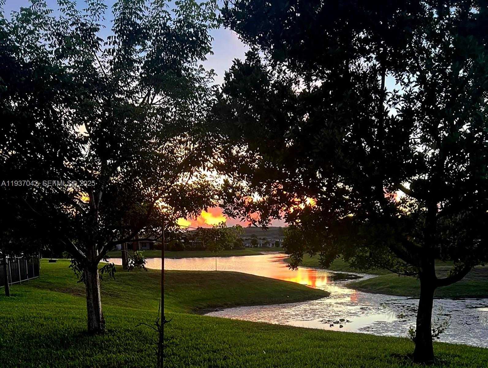 Small Image of 4317 LAGO DR #4317, Deerfield Beach Number 6