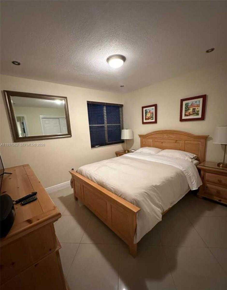 Small Image of Miami Number 2