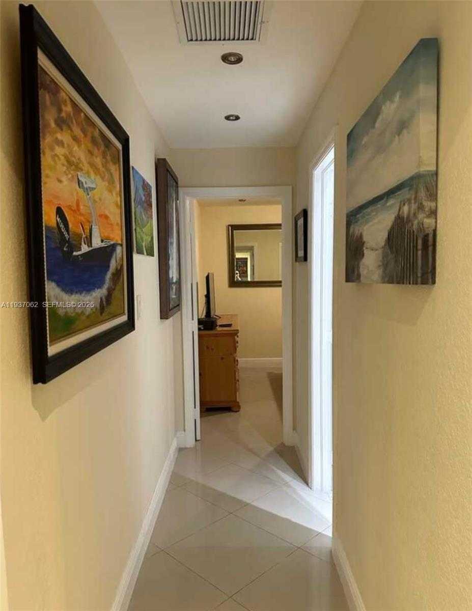 Small Image of Miami Number 4