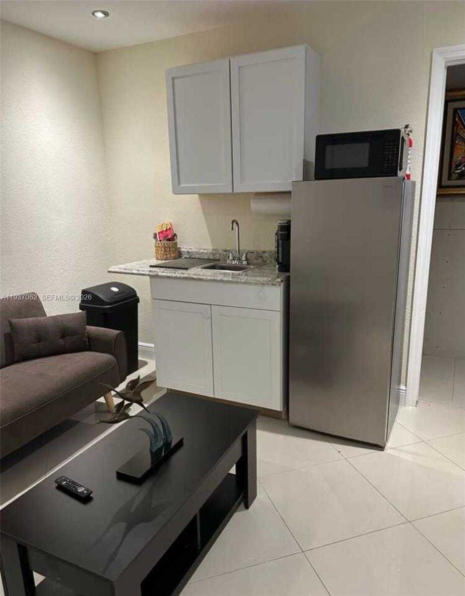 Small Image of Miami Number 6