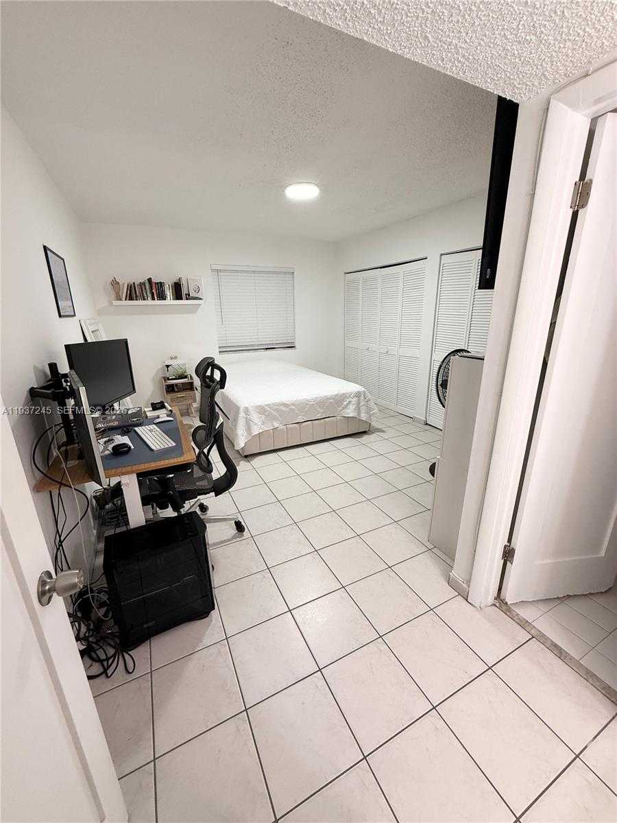 Small Image of 3262 WEST 70TH ST #101, Hialeah Number 13
