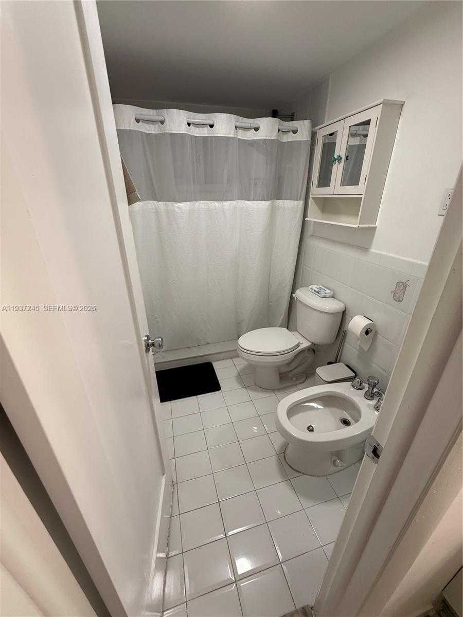 Small Image of 3262 WEST 70TH ST #101, Hialeah Number 15
