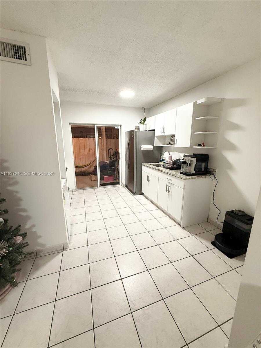 Small Image of 3262 WEST 70TH ST #101, Hialeah Number 4