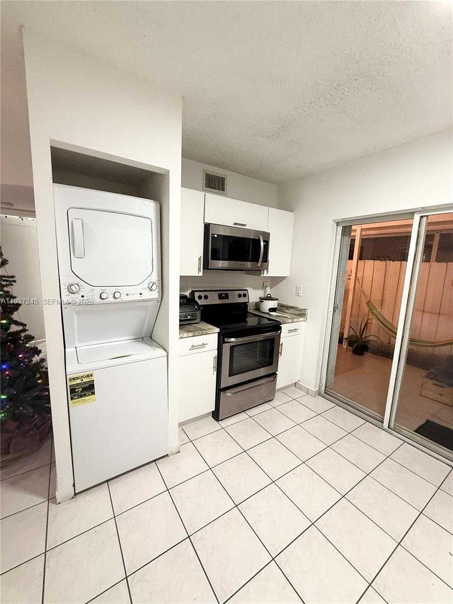 Small Image of 3262 WEST 70TH ST #101, Hialeah Number 6