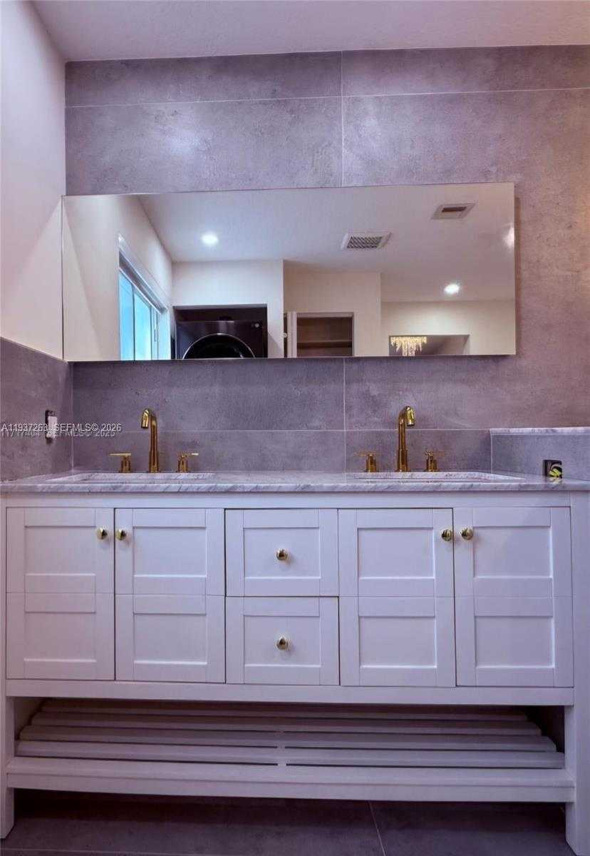 Small Image of 9750 SOUTH WEST 219TH ST, Cutler Bay Number 12