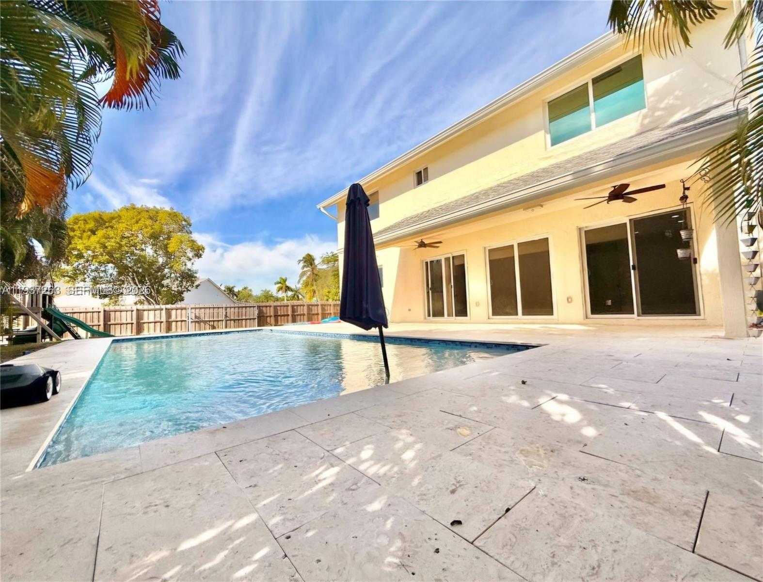 Small Image of 9750 SOUTH WEST 219TH ST, Cutler Bay Number 4