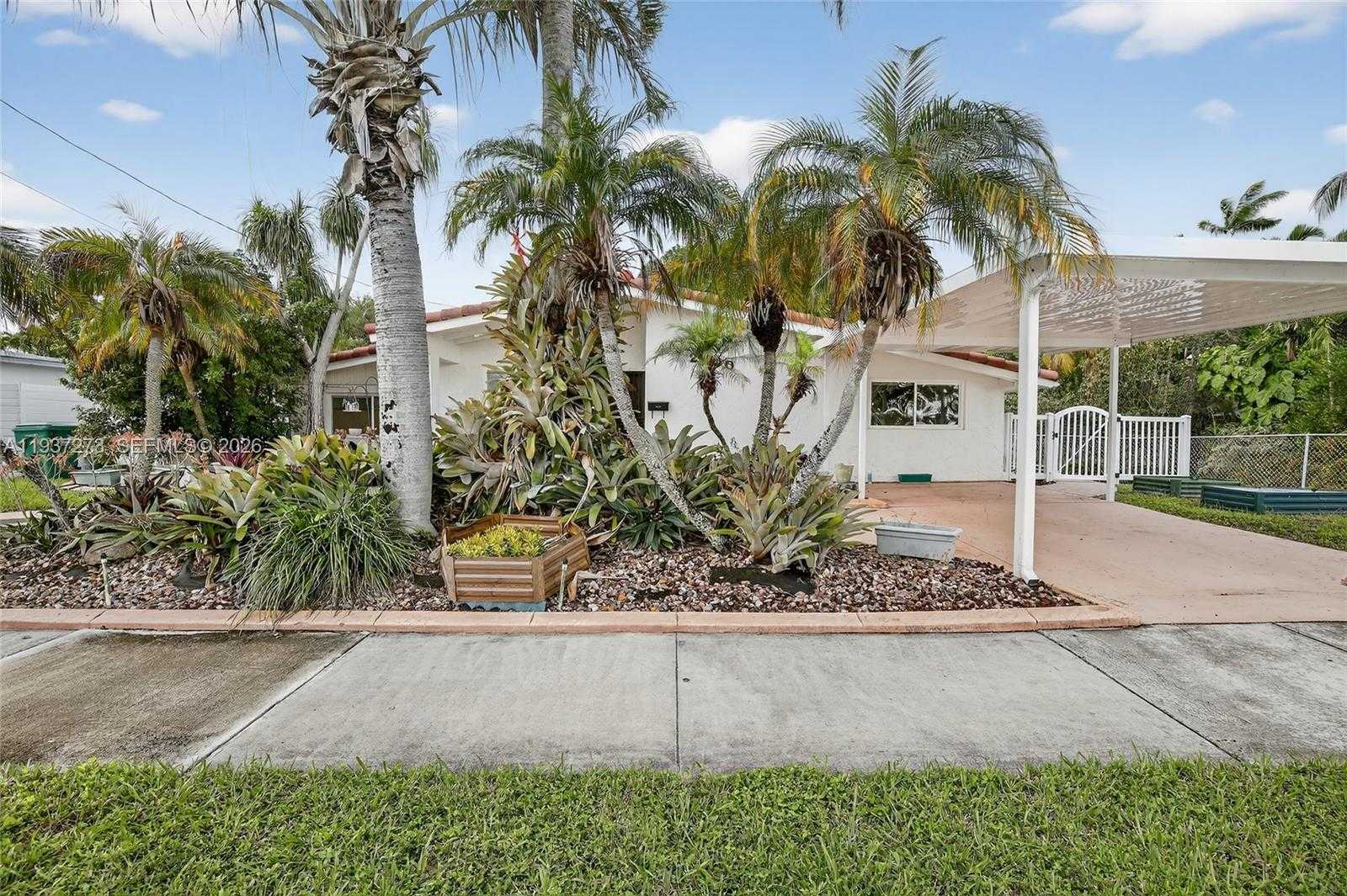 Small Image of 2500 NORTH EAST 209TH TER, Miami Number 16