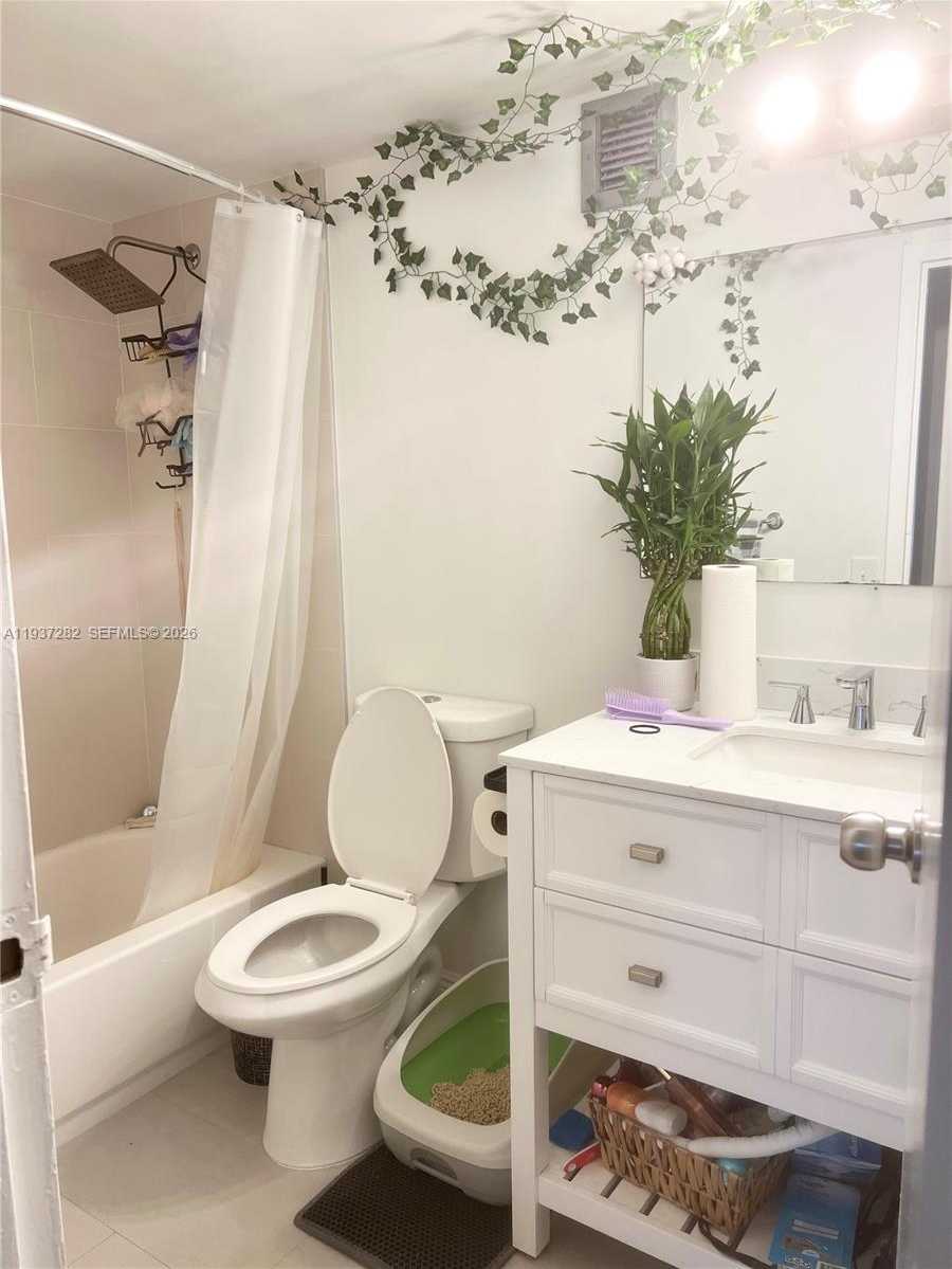 Small Image of 2001 ATLANTIC SHORES BLVD #415, Hallandale Beach Number 5