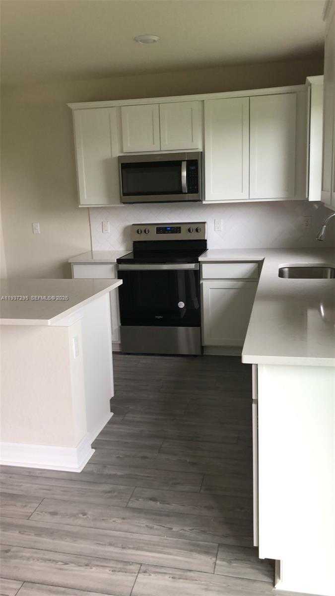 Small Image of 3149 POINCIANA ST, Lauderdale Lakes Number 2