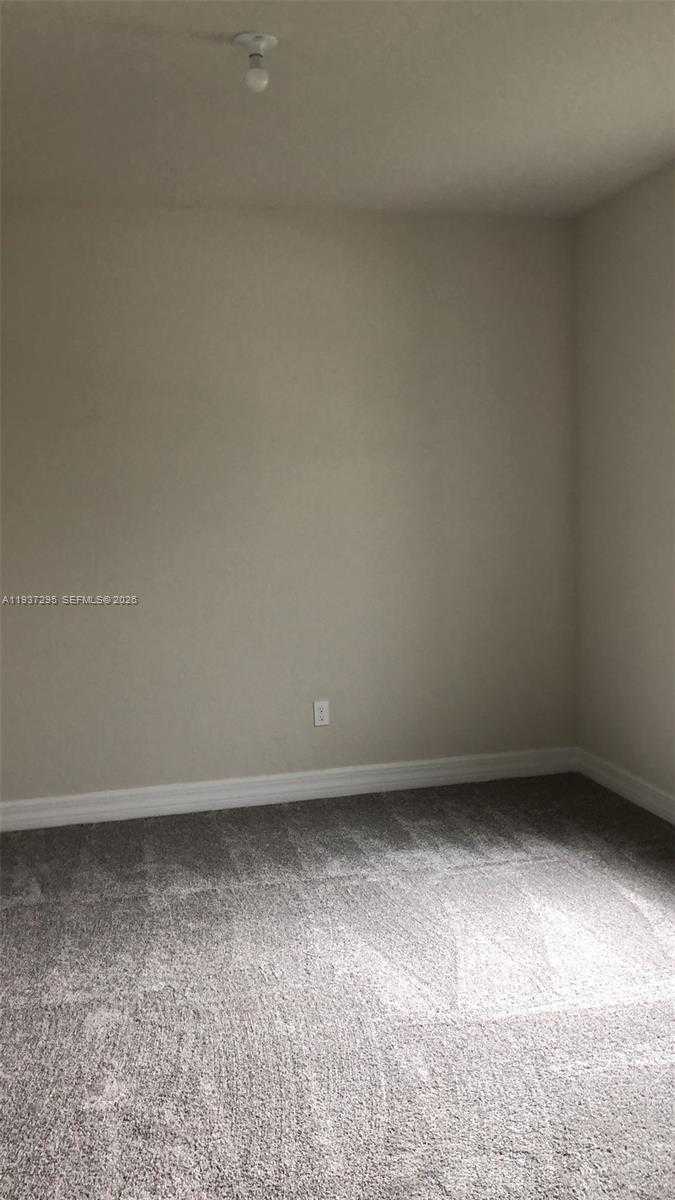 Small Image of 3149 POINCIANA ST, Lauderdale Lakes Number 3