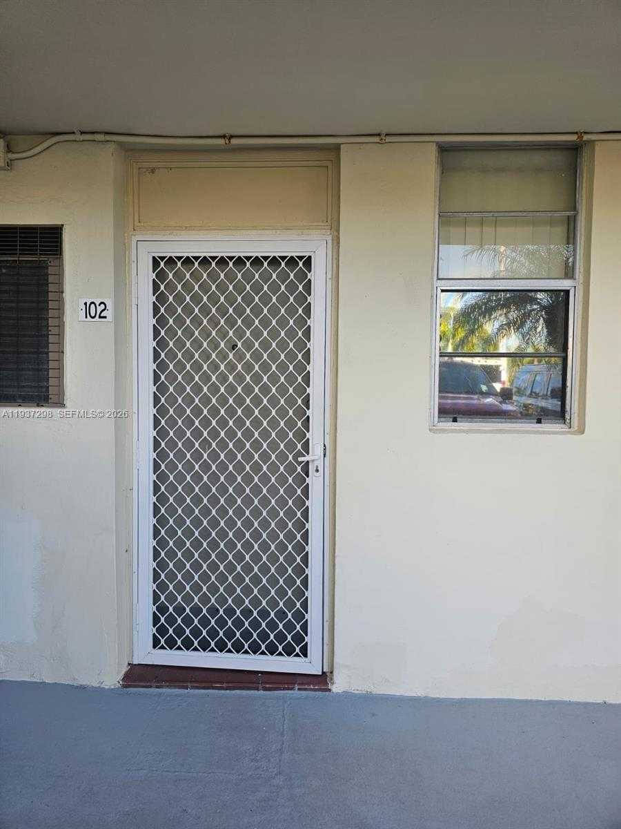 Small Image of 3000 MARCOS DR #P102, Aventura Number 31