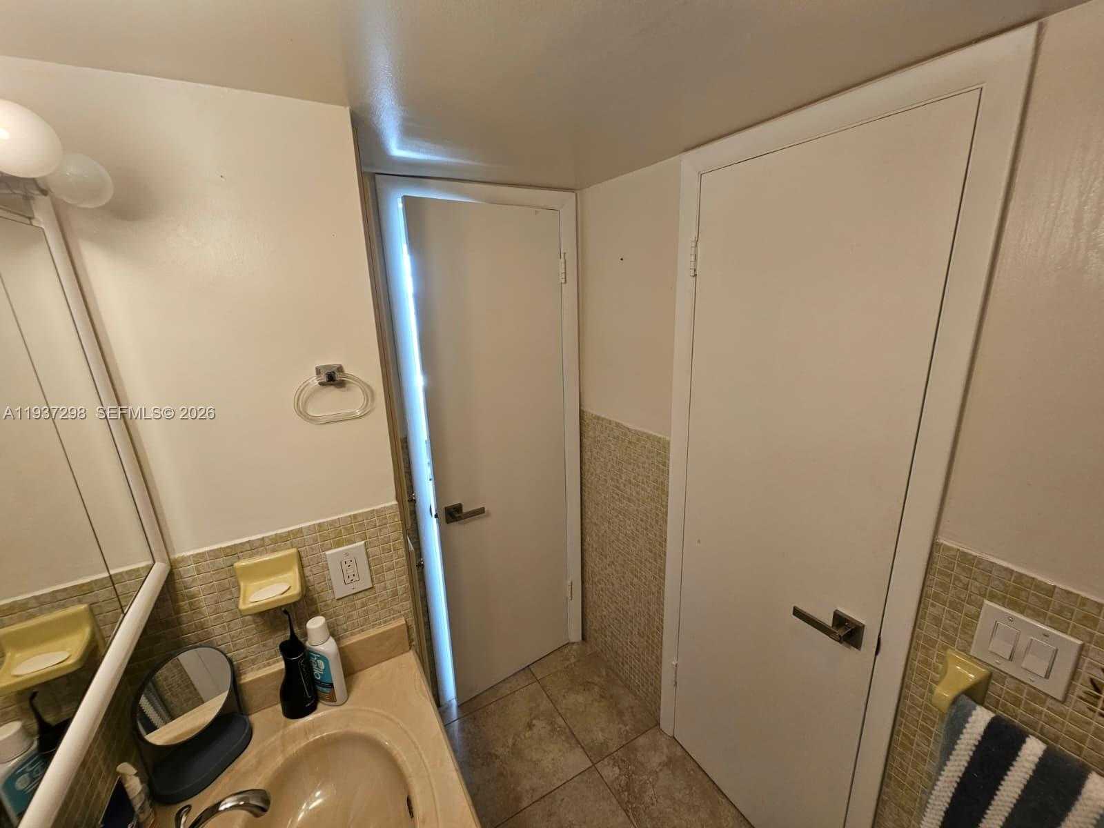 Small Image of 3000 MARCOS DR #P102, Aventura Number 7