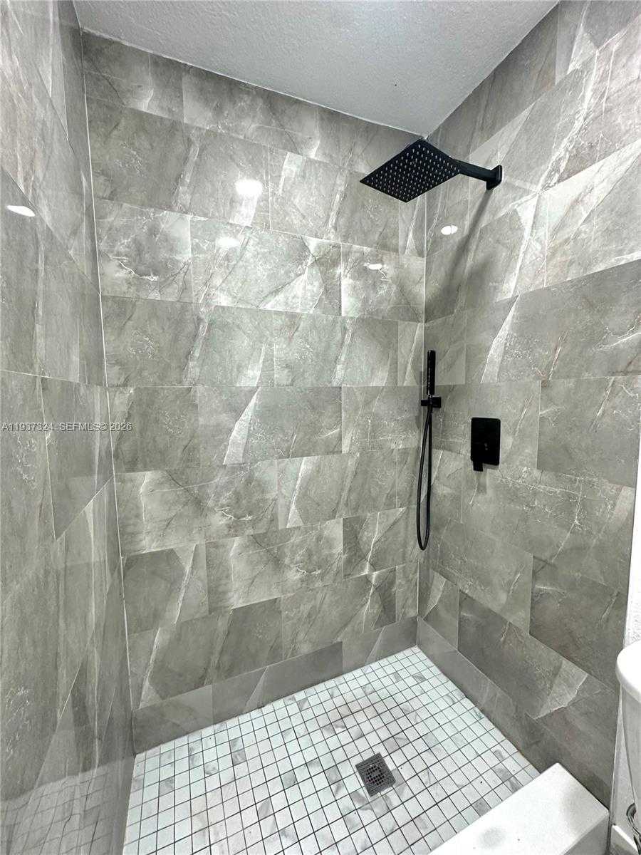 Small Image of 1211 WEST 34TH ST, Hialeah Number 18