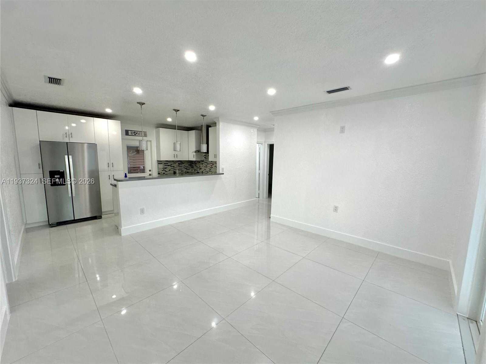 Small Image of 1211 WEST 34TH ST, Hialeah Number 2