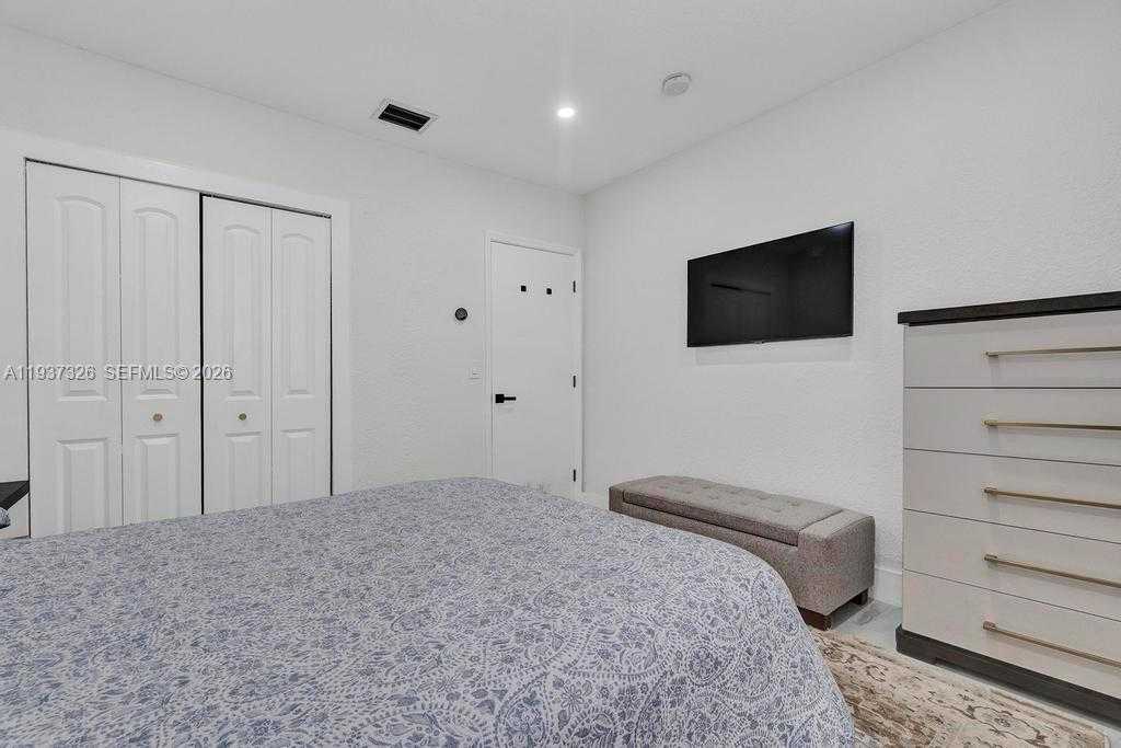 Small Image of 6470 SOUTH WEST 27TH ST, Miami Number 10