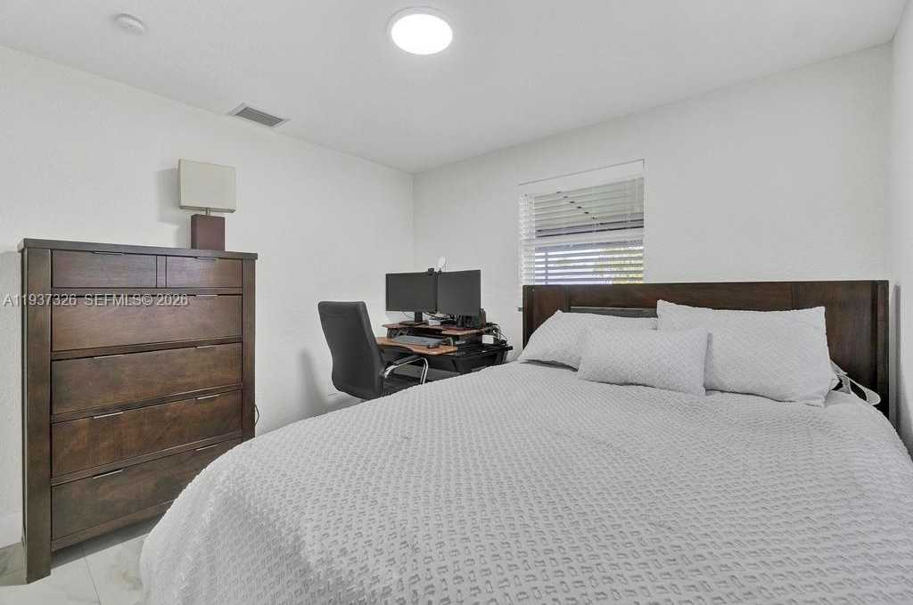 Small Image of 6470 SOUTH WEST 27TH ST, Miami Number 15