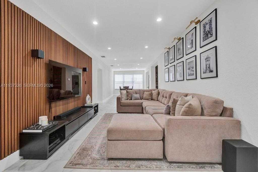 Small Image of 6470 SOUTH WEST 27TH ST, Miami Number 27