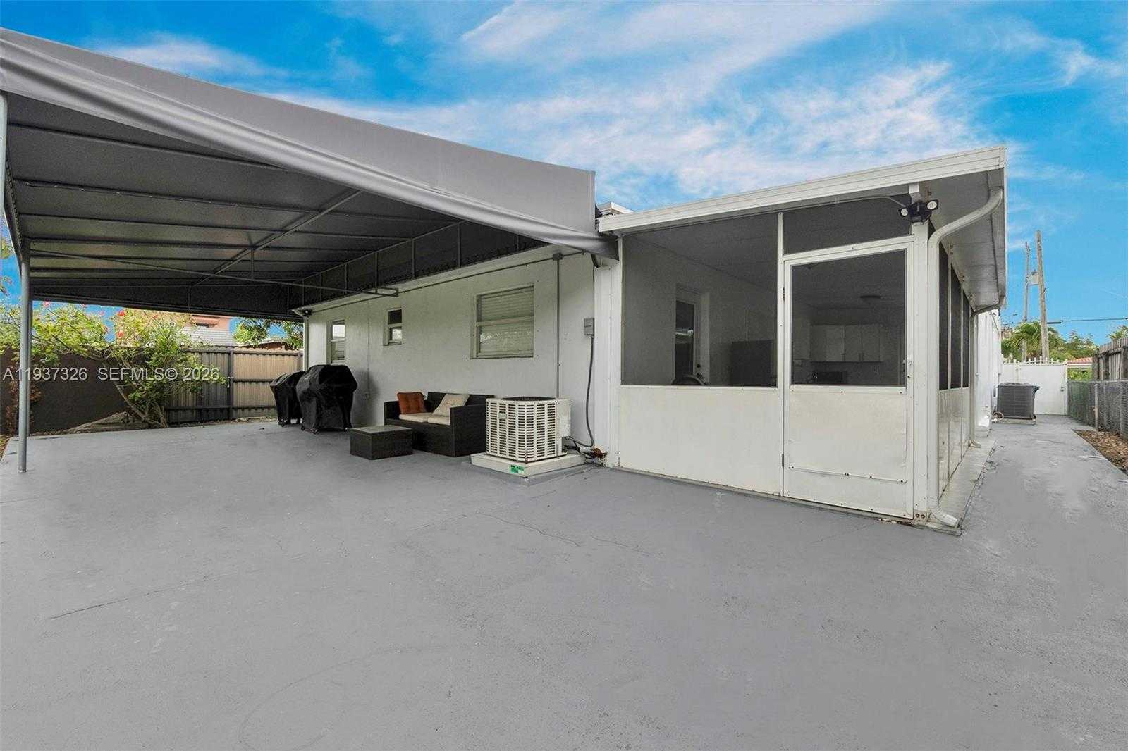 Small Image of 6470 SOUTH WEST 27TH ST, Miami Number 37