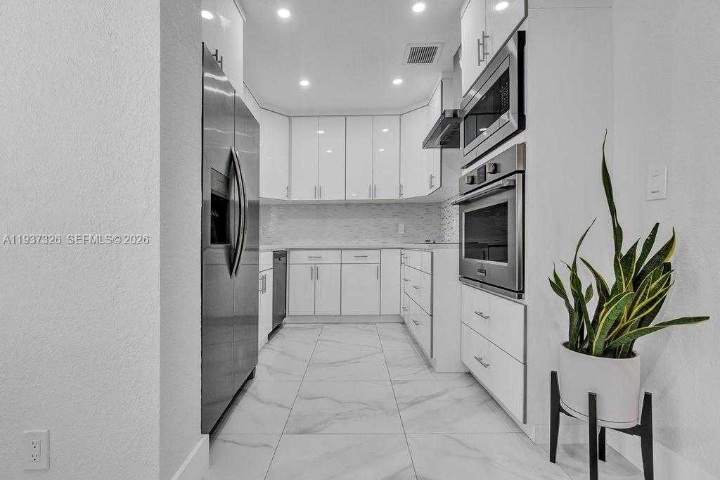 Small Image of 6470 SOUTH WEST 27TH ST, Miami Number 5